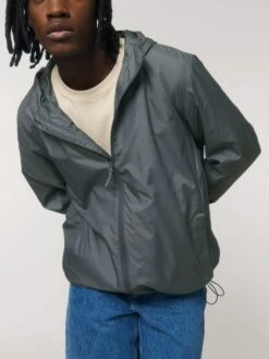 Unisex Windbreaker Aus Recyceltem Polyester - Deep Metal -Grundstoff Verkaufsladen U846 080 12 Multifunktions Jacke aus recyceltem Polyester stylisch und fair 1280x1280