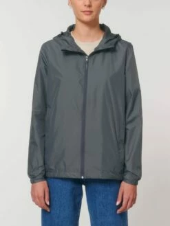 Unisex Windbreaker Aus Recyceltem Polyester - Deep Metal -Grundstoff Verkaufsladen U846 080 3 oekofaire Kapuzenjacke aus rec PET Flaschen produziert mit Reissverschluss mit Kinnschutz Seitentaschen verstellbarer Saum 1280x1280