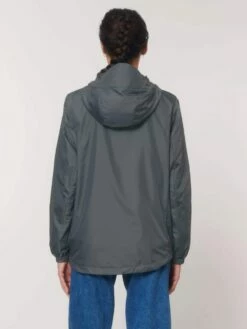 Unisex Windbreaker Aus Recyceltem Polyester - Deep Metal -Grundstoff Verkaufsladen U846 080 5 nachhaltig und fair produzierte Kapuzenjacke aus reinem recyceltem Polyester vegan 1280x1280