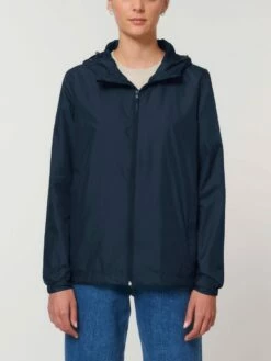 Unisex Windbreaker Aus Recyceltem Polyester - French Navy -Grundstoff Verkaufsladen U846 727 3 dunkelblaue Unisex Jacke mit Kapuze 2 Seitentaschen verstellbarem Saum aus rec Polyester 1280x1280