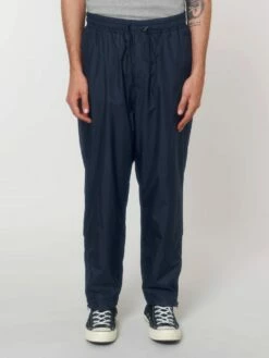 Unisex Multifunktionshose Aus Recyceltem Polyester - French Navy -Grundstoff Verkaufsladen U847 727 4 ressourcen und umweltschonend hergestellt leichte Hose aus recyceltem Polyester atmungsaktiv und wasserabweisend fluorfrei 1280x1280