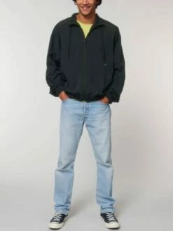 Leichte Unisex Jacke Aus Recyceltem Nylon - Black -Grundstoff Verkaufsladen U849 002 12 weit geschnittene Jacke fuer Sport und Freizeit schwarz 1280x1280