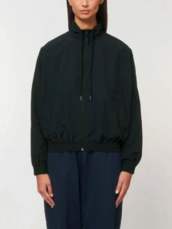 Leichte Unisex Jacke Aus Recyceltem Nylon - Black -Grundstoff Verkaufsladen U849 002 3 faire trade Jacke fuer Sport und freizeit ressourcenschonend dank recyceltem Nylon schwarz 1280x1280