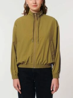 Leichte Unisex Jacke Aus Recyceltem Nylon - Olive Oil -Grundstoff Verkaufsladen U849 072 3 khakifarbene Unisex Jacke aus robustem Taslan Gewebe aus recyceltem Nylon stylisch und fair 1280x1280