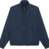 Leichte Unisex Jacke Aus Recyceltem Nylon - French Navy -Grundstoff Verkaufsladen U849 727 1 navyblaue Unisex Jacke aus recyceltem Nylon mit Stehkragen verdecktem Reissverschluss Seitentaschen und elastischen Buendchen 1280x1280