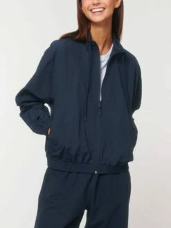 Leichte Unisex Jacke Aus Recyceltem Nylon - French Navy -Grundstoff Verkaufsladen U849 727 11 locker geschnittene Sportjacke aus Taslan Gewebe leicht und locker Unisex 1280x1280