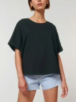 Rolled Sleeve T-Shirt Aus Bio-Baumwolle - Black 11 Rolled Sleeve T-Shirt Aus Bio-Baumwolle - Black -Grundstoff Verkaufsladen W089 002 06 nachhaltiges jersey shirt umweltschonende essential mode fm front 1280x1280