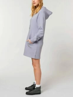 Sweatshirt-Kleid Mit Kapuze Aus Bio-Baumwolle - Lavender -Grundstoff Verkaufsladen W143 063 veganes Pulloverkleid mit Kapuze aus Bio Baumwolle und recyceltem Polyester faire Mode 1280x1280