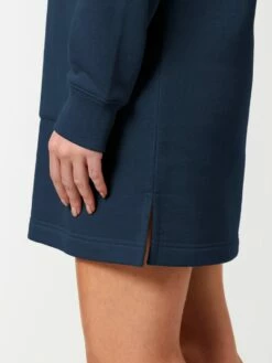 Sweatshirt-Kleid Mit Kapuze Aus Bio-Baumwolle - French Navy -Grundstoff Verkaufsladen W143 727 veganes Kleid aus nachhaltigem Sweatshirt Stoff Detail Seitenschlitz im Saum 1280x1280