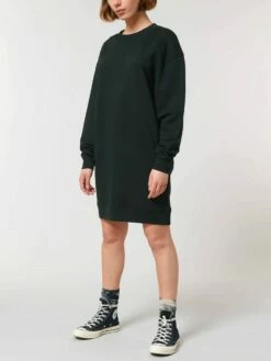 Sweatshirt-Kleid Aus Bio-Baumwolle - Black -Grundstoff Verkaufsladen W161 002 nachhaltiges basic sweatkleid schwarz faire bedingungen model front 1280x1280