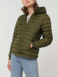 Steppjacke Aus Recyceltem Polyester - British Khaki -Grundstoff Verkaufsladen W839 008 8 hochwertig verarbeitete Steppjacke fuer Damen luftig leicht aus reinem Recycelmaterial 1280x1280