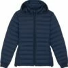 Steppjacke Aus Recyceltem Polyester - French Navy -Grundstoff Verkaufsladen W839 727 1 nachhaltige Steppjacke fuer Frauen aus rec Polyester mit abnehmbarer Kapuze navy 1280x1280