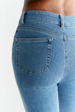Skinny Fit Jeans Aus Bio-Baumwolle - Day Sky Blue -Grundstoff Verkaufsladen WD1014 325 5 pocket jeans frauen figurbetont elastischer stoff biobaumwolle detail back 1280x1280