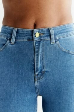 Skinny Fit Jeans Aus Bio-Baumwolle - Day Sky Blue -Grundstoff Verkaufsladen WD1014 325 fair fashion damen jeans skinny peta approved vegan detail 1280x1280