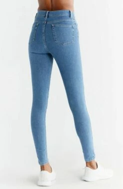 Skinny Fit Jeans Aus Bio-Baumwolle - Day Sky Blue -Grundstoff Verkaufsladen WD1014 325 vegane bio jeans faire herstellung back 1280x1280
