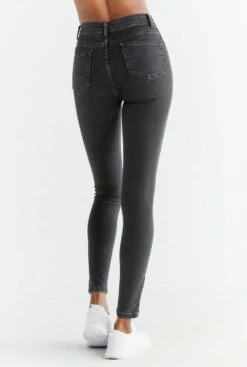 Skinny Fit Jeans Aus Bio-Baumwolle & Modal - Carbon Gray -Grundstoff Verkaufsladen WD1015 145 hautenge damen jeans von evermind schadstoffarme herstellung back 1280x1280