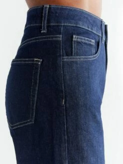 Mom Fit Jeans Aus Bio-Baumwolle - Dark Slate Blue -Grundstoff Verkaufsladen WN1009 215 5 pocket jeans nachhaltige materialien detail side 1280x1280