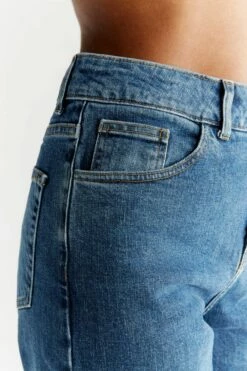 Mom Fit Jeans Aus Bio-Baumwolle - Lapis Blue -Grundstoff Verkaufsladen WN1009 231 5 pocket jeans bio denim natuerliche indigo faerbung detail 1280x1280
