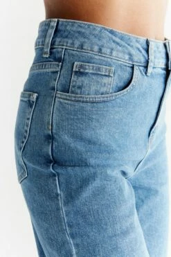 Mom Fit Jeans Aus Bio-Baumwolle - Day Sky Blue -Grundstoff Verkaufsladen WN1009 325 damen 5 pocket jeans denim aus bio baumwolle detail 1280x1280