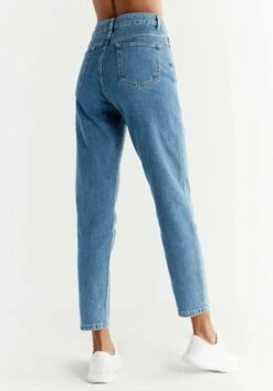 Mom Fit Jeans Aus Bio-Baumwolle - Day Sky Blue -Grundstoff Verkaufsladen WN1009 325 damen jeans bequeme passform schadstoffarme herstellung back 1280x1280