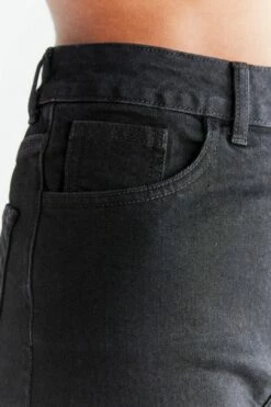 Mom Fit Jeans Aus Bio-Baumwolle - Coal Black 15 Mom Fit Jeans Aus Bio-Baumwolle - Coal Black -Grundstoff Verkaufsladen WN1010 104 5 pocket mom fit damen jeans peta approved vegan detail 1280x1280