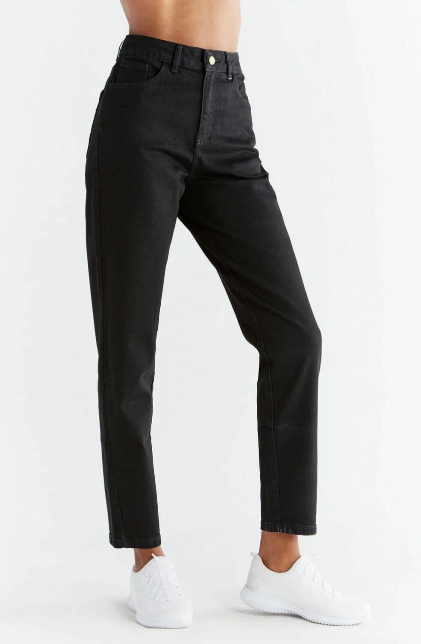 Mom Fit Jeans Aus Bio-Baumwolle - Coal Black 4 Mom Fit Jeans Aus Bio-Baumwolle - Coal Black – Bild 2
