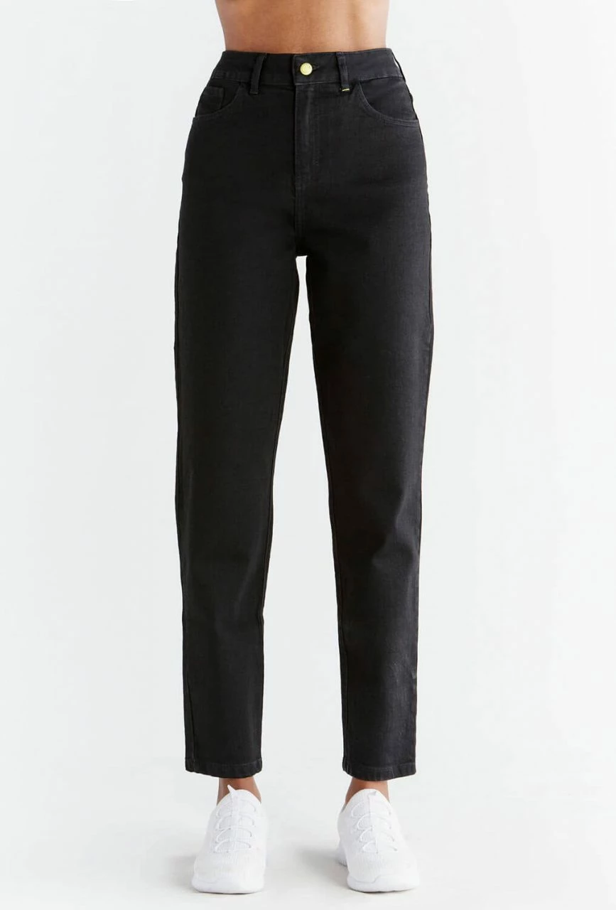 Mom Fit Jeans Aus Bio-Baumwolle - Coal Black 3 Mom Fit Jeans Aus Bio-Baumwolle - Coal Black