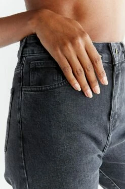 Mom Fit Jeans Aus Bio-Baumwolle - Carbon Gray -Grundstoff Verkaufsladen WN1010 145 5 pocket jeans bio vegan mom fit high waist detail 1280x1280