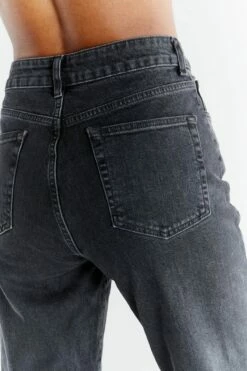 Mom Fit Jeans Aus Bio-Baumwolle - Carbon Gray -Grundstoff Verkaufsladen WN1010 145 mom fit jeans bequemer schnitt umweltschonendes material detail back 1280x1280