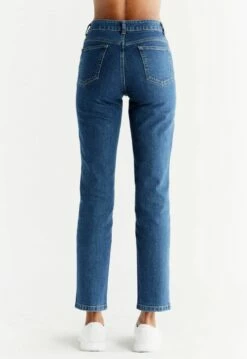 Straight Fit Jeans Aus Bio-Baumwolle - Lapis Blue -Grundstoff Verkaufsladen WQ1009 231 gerade geschnittene damen jeans fair fashion back 1280x1280