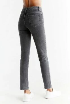 Straight Fit Jeans Aus Bio-Baumwolle - Carbon Gray -Grundstoff Verkaufsladen WQ1010 145 gerade geschnittene frauen jeans faire bedingungen back 1280x1280