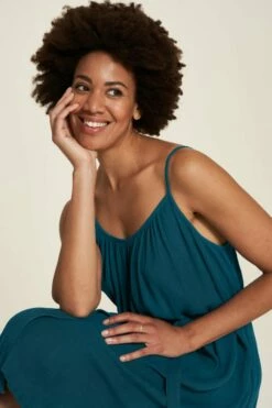 Kurzes EcoVero™ Kleid - Bermuda Blue -Grundstoff Verkaufsladen damen kleid sommer petrol nachhaltige mode online kaufen S24E26 bermudablue 1280x1280