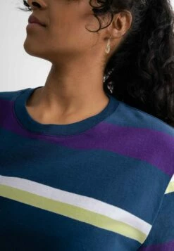 Mela Schweres Fairtrade T-Shirt Kashvi Aus Bio-Baumwolle - Navy/lila Gestreift -Grundstoff Verkaufsladen damen t shirt fair lila gelb weiss blau gestreift mela vegan kashvi pur str 1280x1280