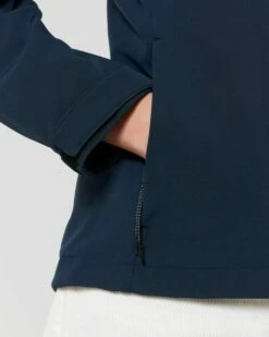 Damen Softshell-Jacke Mit Kapuze - French Navy -Grundstoff Verkaufsladen detail damen outdoorjacke reissverschlusstaschen STJW159 727 1280x1280