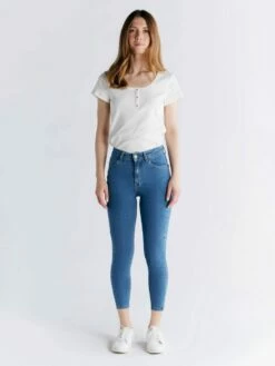 Skinny Fit Cropped Jeans Aus Bio-Baumwolle - Day Sky Blue -Grundstoff Verkaufsladen fair fashion jeans evermind WS1014 325 1280x1280