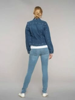 Sva:la - Jeansjacke Aus Bio-Baumwolle - Fashion Blue 12 Sva:la - Jeansjacke Aus Bio-Baumwolle - Fashion Blue -Grundstoff Verkaufsladen faire denim mode damen svala 024 1280x1280