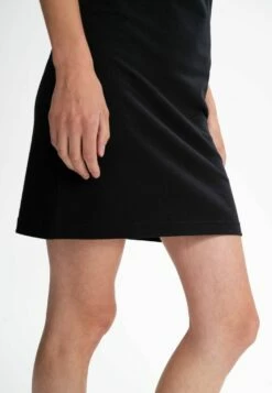 Mela Schweres Fairtrade T-Shirt Kleid Shrishti - Schwarz -Grundstoff Verkaufsladen frauen t shirt kleid schwerer stoff schwarz black melawear zertifizierte bio baumwolle shrishti bla 1280x1280