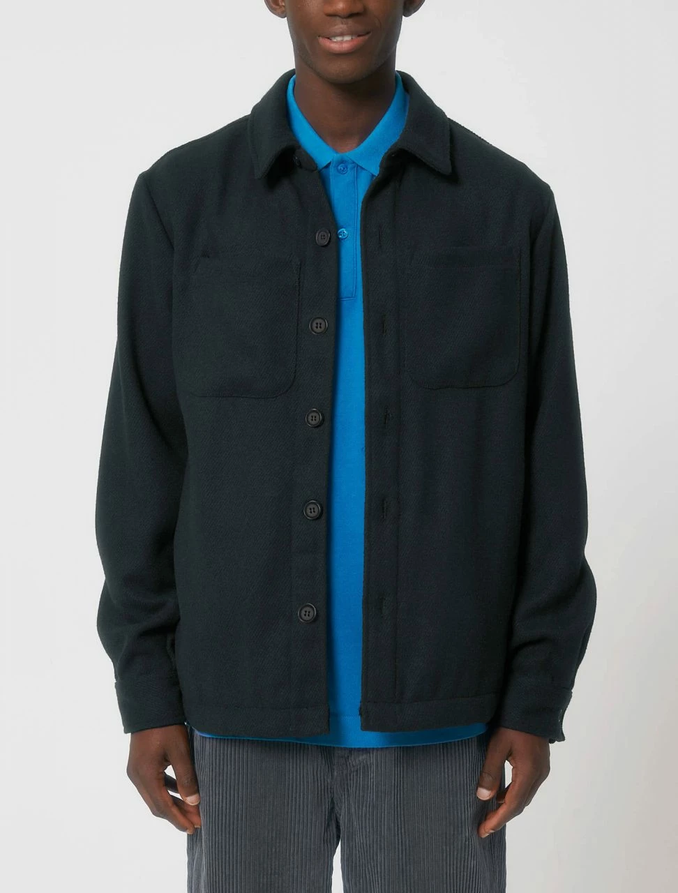 Unisex Twill Overshirt Aus Recyceltem Polyester - Black 6 Unisex Twill Overshirt Aus Recyceltem Polyester - Black – Bild 4