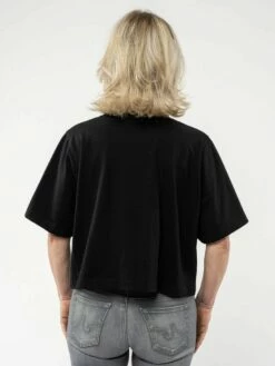 Mela Fairtrade Cropped T-Shirt Jandra Aus Bio-Baumwolle - Schwarz -Grundstoff Verkaufsladen jandra bla 02 oversized T Shirt mit ueberschnittenen Aermeln GOTS Bio Baumwolle vegan Rueckansicht 1280x1280