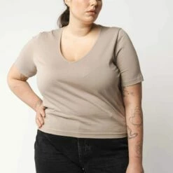 Mela Fairtrade V-Neck Shirt Lali Aus Bio-Baumwolle - Taupe