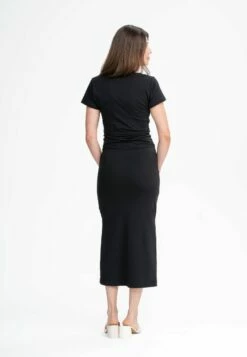 Mela Langes Fairtrade V-Neck Kleid Shreoshi - Schwarz -Grundstoff Verkaufsladen langes schwarzes kleid melawear fairtrade bio baumwolle vegan shreoshi bla 1280x1280