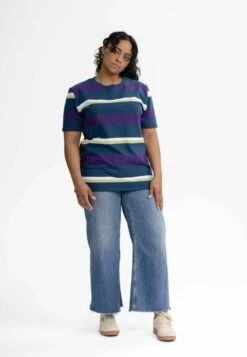 Mela Schweres Fairtrade T-Shirt Kashvi Aus Bio-Baumwolle - Navy/lila Gestreift -Grundstoff Verkaufsladen lila gestreiftes frauen t shirt aus zertifizierter bio baumwolle kashvi pur str 1280x1280