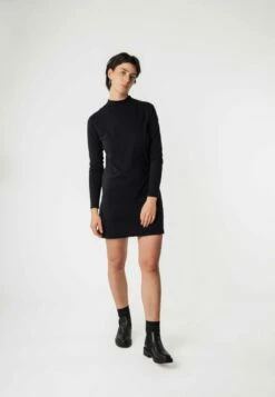 Mela Fairtrade Jerseykleid Janani Aus Bio-Baumwolle - Schwarz 12 Mela Fairtrade Jerseykleid Janani Aus Bio-Baumwolle - Schwarz -Grundstoff Verkaufsladen nachhaltige damen mode langarm jerseykleid bio 152 500 Janani bla 1280x1280