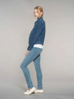 Sva:la - Jeansjacke Aus Bio-Baumwolle - Fashion Blue 11 Sva:la - Jeansjacke Aus Bio-Baumwolle - Fashion Blue -Grundstoff Verkaufsladen nachhaltige denimjacket feuervogl svala 024 1280x1280