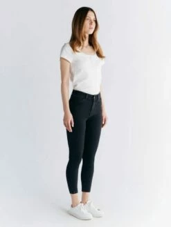Skinny Fit Cropped Jeans Aus Bio-Baumwolle & Modal - Carbon Gray -Grundstoff Verkaufsladen nachhaltige jeans damen online bestellen WS1015 145 1280x1280