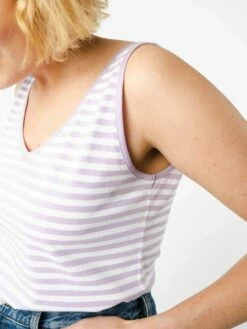 Mela Fairtrade V-Neck Top Pina Aus Bio-Baumwolle - Lilac / Weiß Gestreift -Grundstoff Verkaufsladen nachhaltiges Top Bio Baumwolle 151 102 lila wht 1280x1280