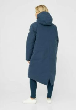 Derbe Wintermantel VALHOLM - Navy 9 Derbe Wintermantel VALHOLM - Navy -Grundstoff Verkaufsladen rueckansicht wattierter mantel nachhaltige materialien W Valholm 010 1280x1280