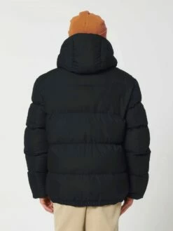 Oversized Unisex Puffer Jacket Aus Recyceltem Polyester - Black -Grundstoff Verkaufsladen schwarze Winterjacke vegan nachhaltig U840 002 1280x1280