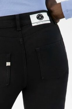 Skinny Fit Jeans Hazen - Dip Dry -Grundstoff Verkaufsladen skinny hazen dip dry Oekofaire Jeans enganliegend Ecocert detail 1280x1280