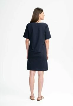 Mela Fairtrade V-Neck Kleid Janitra - Navy 10 Mela Fairtrade V-Neck Kleid Janitra - Navy -Grundstoff Verkaufsladen t shirt kleid gots zertifiziert bio baumwolle navy janitra nvy 1280x1280